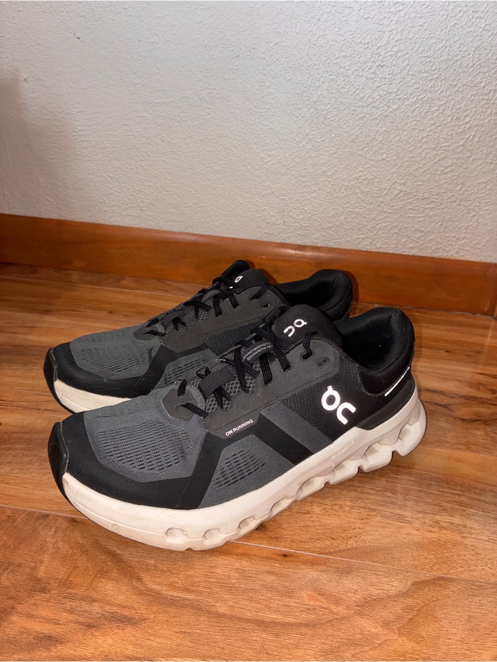 On Cloud Women’s Cloudrunner 2 Athletic Running Shoes Eclipse/Black- size 9